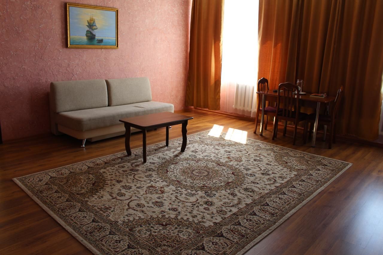 Отели типа «постель и завтрак» Hotel Tourist Павлодар-4