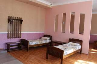Отели типа «постель и завтрак» Hotel Tourist Павлодар Общий номер для мужчин с 6 кроватями-4